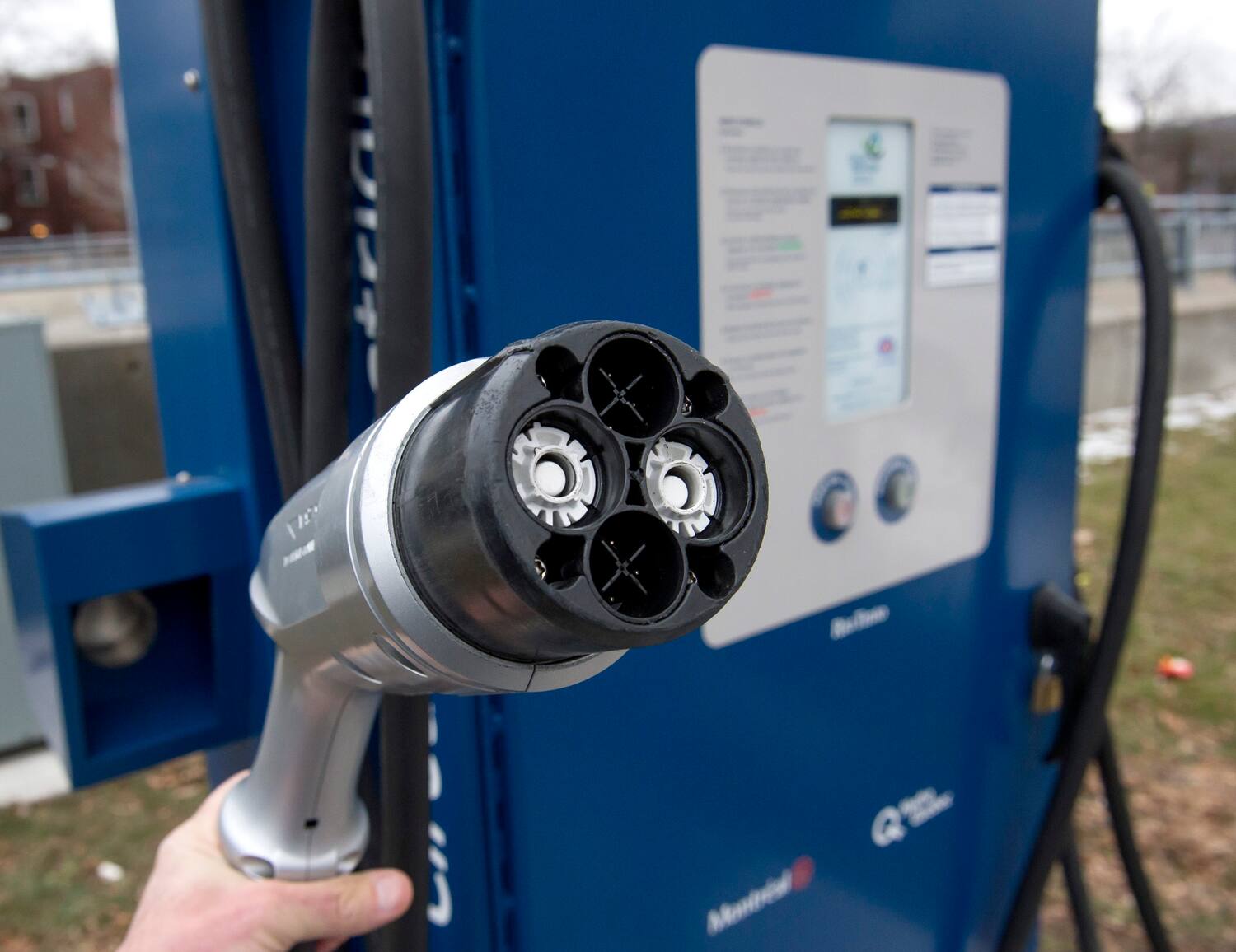 https://www.quebec.ca/transports/transport-electrique/aide-financiere-vehicule-electrique/recharge/borne-domicile/choix-bornes-admissibles