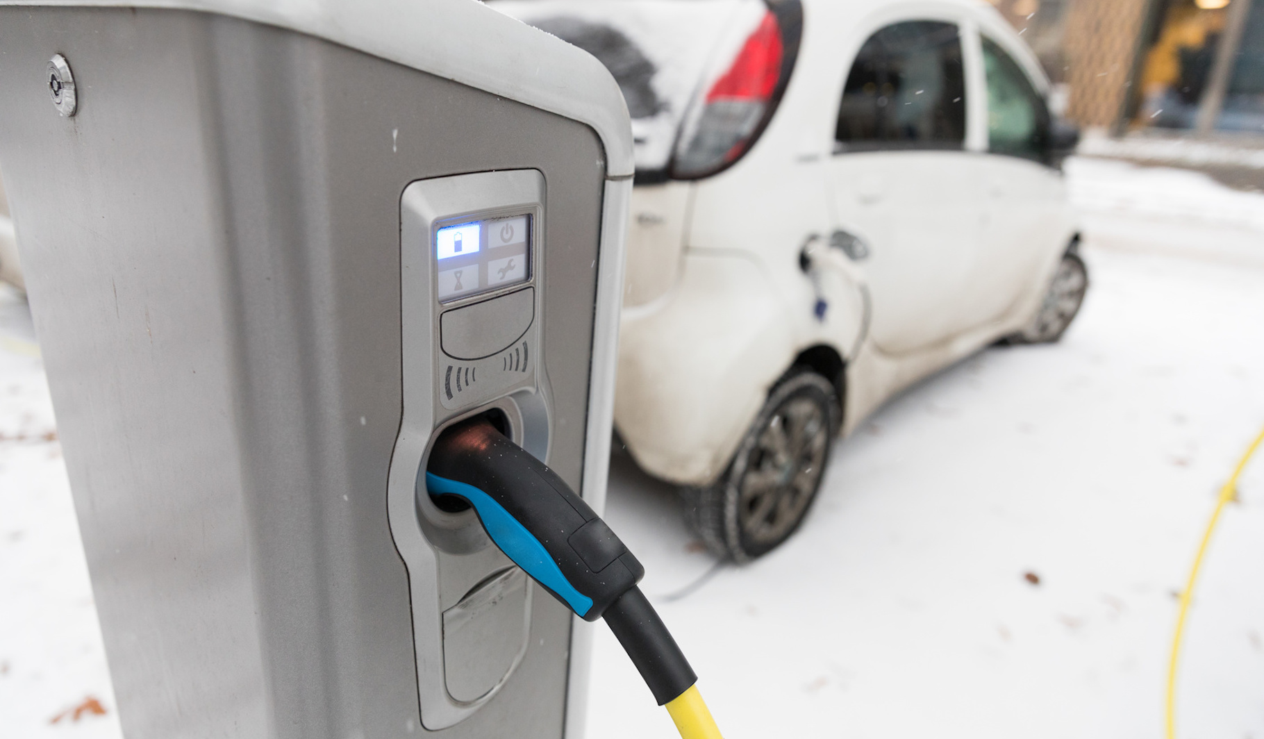 borne de recharge hiver québécois