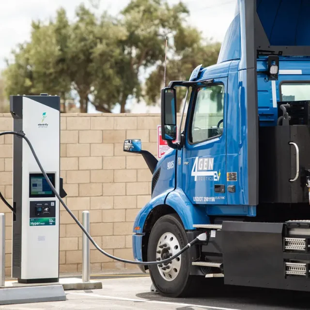 Borne Recharge Camion Lourd Montréal