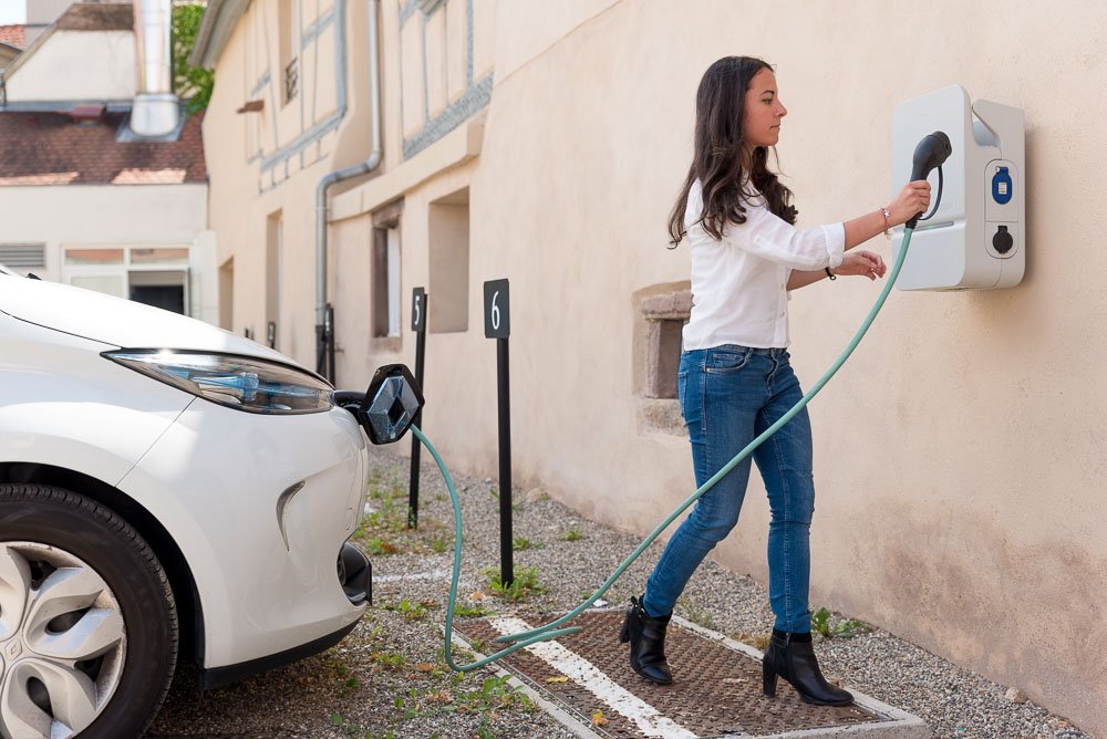 Borne Recharge et Éclairage Montréal